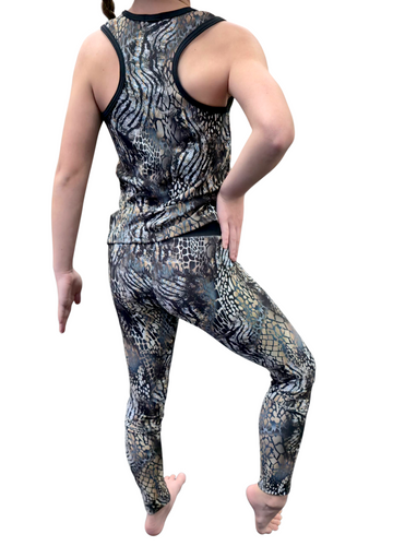 Scopri la canotta per bambini Elara con fantasia unica, disponibile esclusivamente sul webshop MNWear.