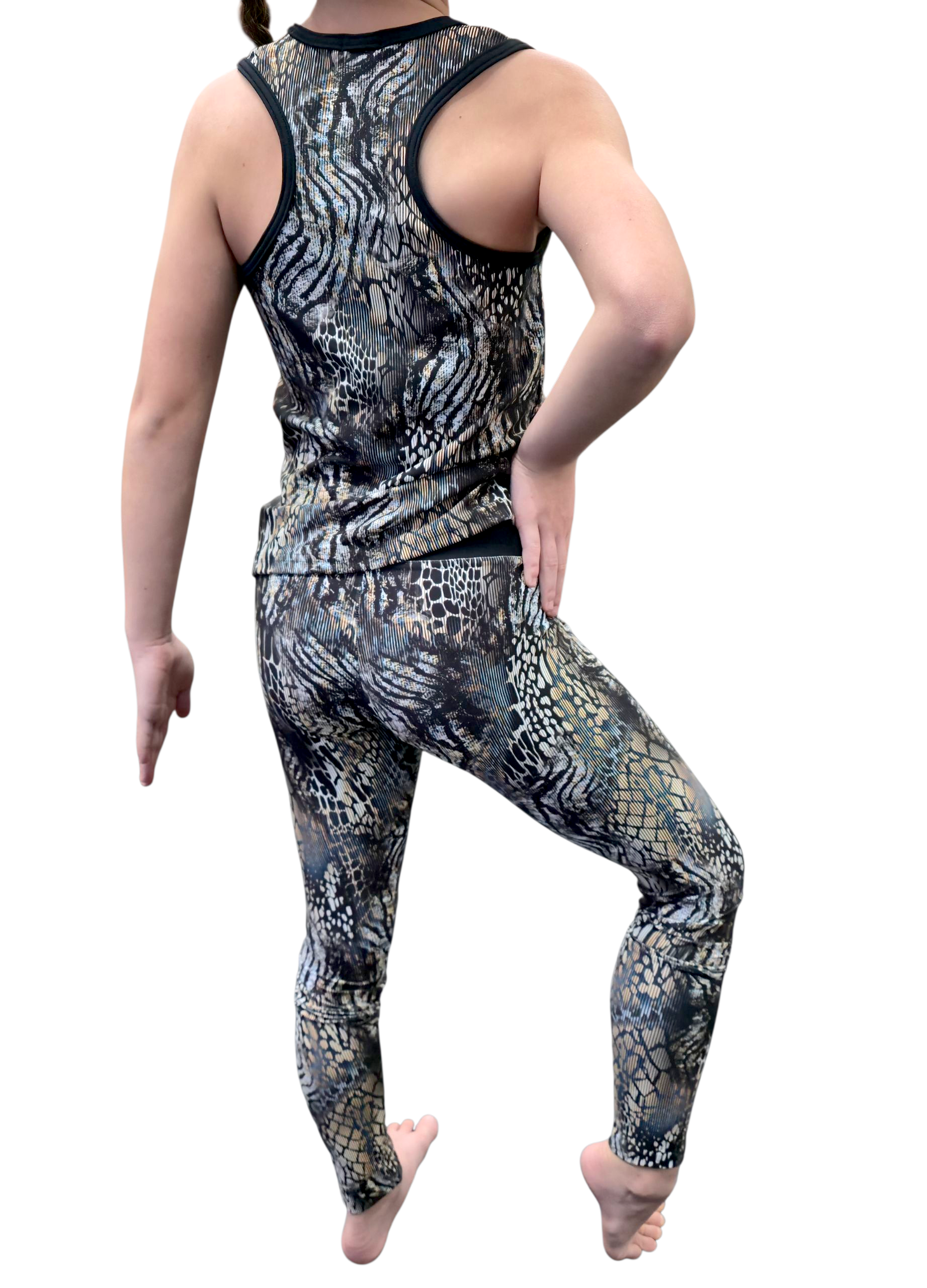Scopri i leggings per bambini Elara con fantasia unica, disponibili esclusivamente sul webshop MNWear.